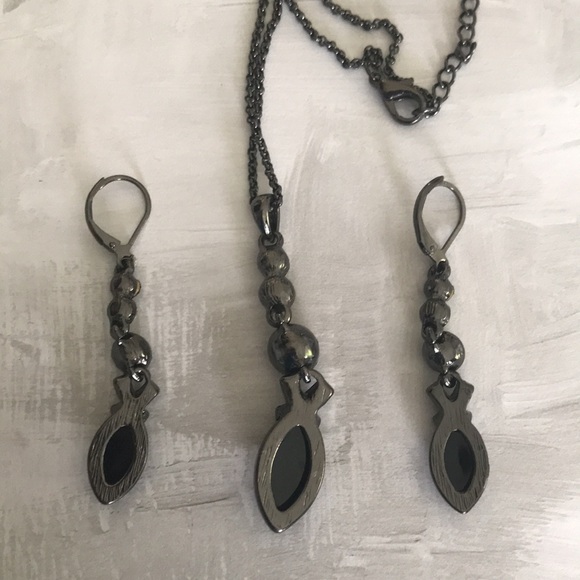 Beautiful Dark Silver Toned Necklace & Earrings; Black, Clear & Clear Grey Gems - Picture 5 of 6